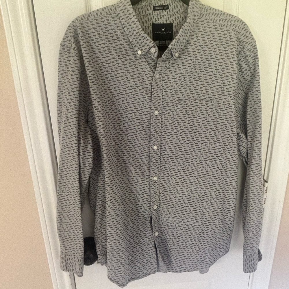 American Eagle Outfitters Men's XL Gray Shark‎ Patterned Button-Down Shirt